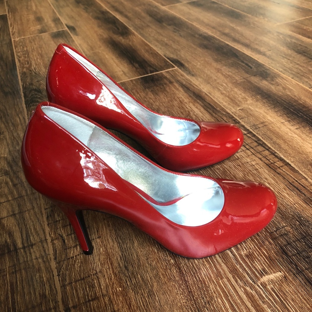Red Jessica Simpson Pumps sz 7